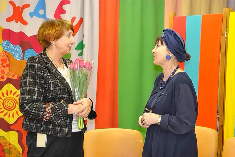 Директор музея Анна Иосифовна Клюкина (слева) и волонтер Елена Кузьмина