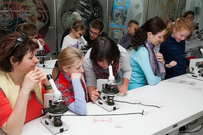 Занятие с микроскопами для родителей с детьми «Путешествие в мир клетки»