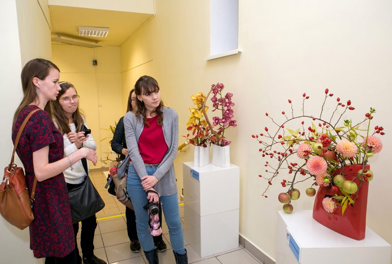 Выставка школы икэбана Согэцу «Цветок становится мной»
