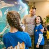 Участники телепроекта "Ты супер!" и актёр театра и кино Александр Носик в Дарвиновском музее
